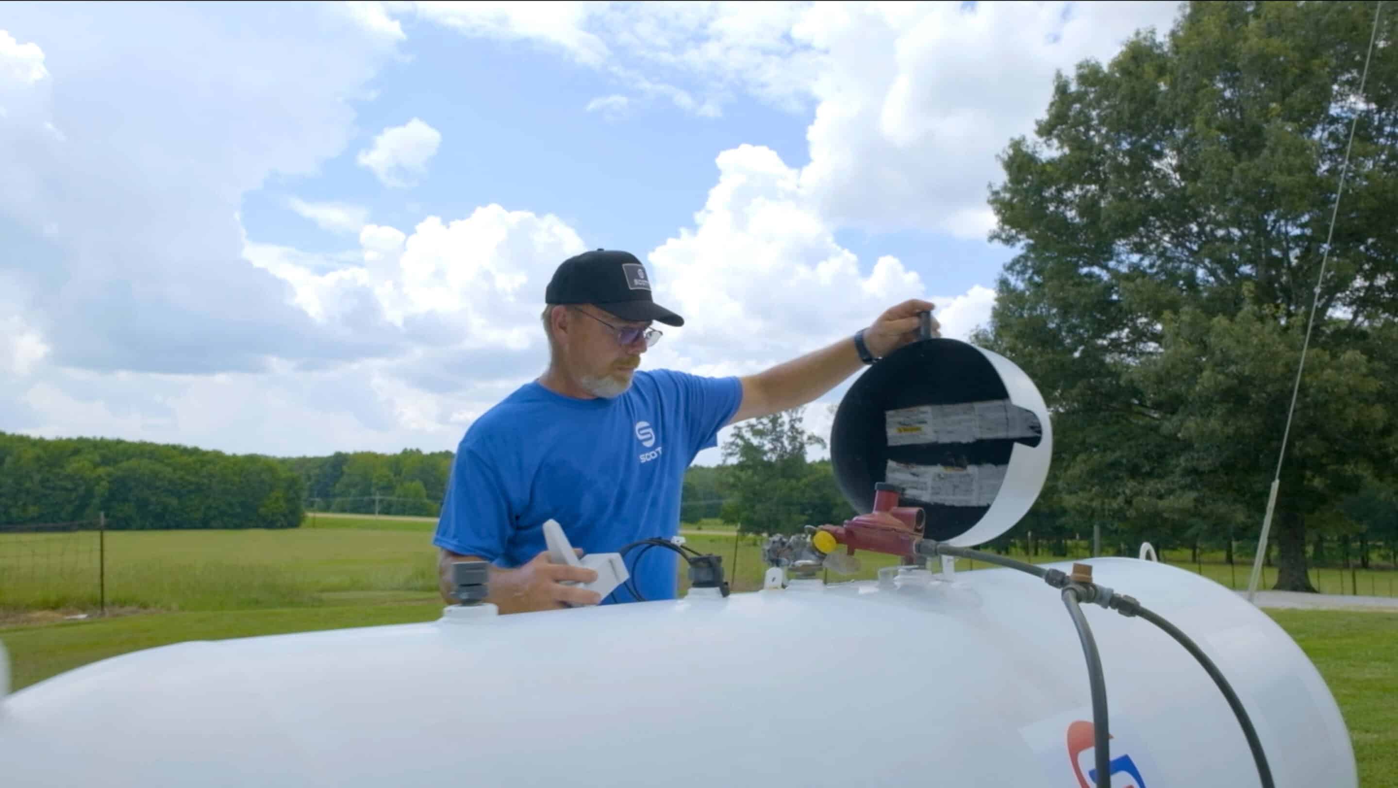 propane-tank-monitoring Deliver driver connecting diesel hose